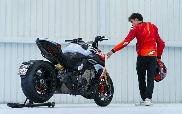 2026 Ducati Diavel V4 RS