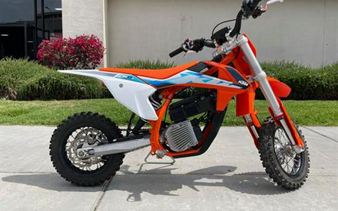 2023 KTM SX-E 3