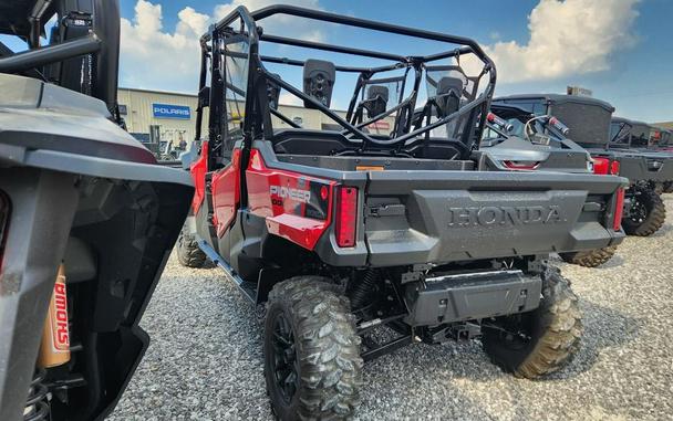 2025 Honda® Pioneer 1000-6 Deluxe Crew