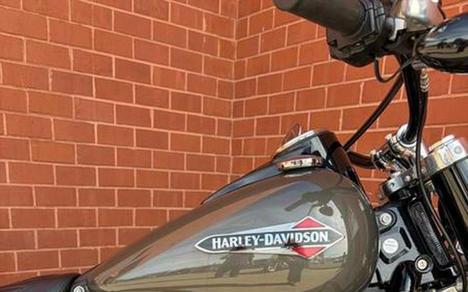 2019 Harley-Davidson® FLSL - Softail® Softail Slim®