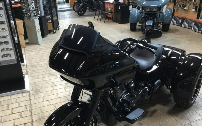 2024 Harley-Davidson Road Glide 3 Vivid Black - Black Finish