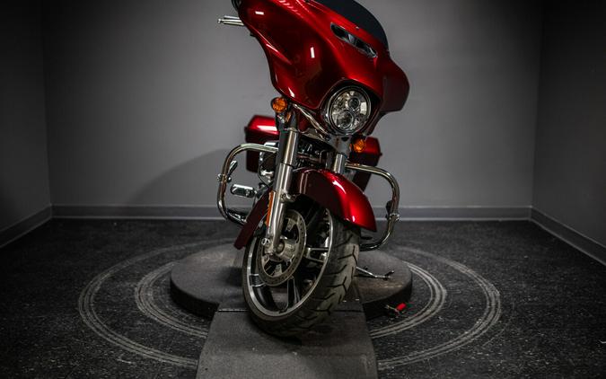 2017 Street Glide® (FLHX)
