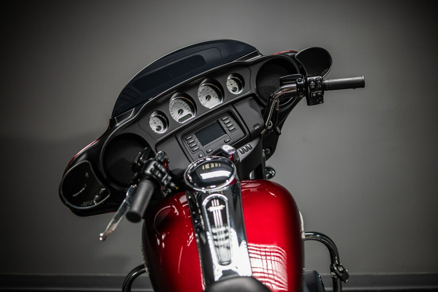 2017 Street Glide® (FLHX)