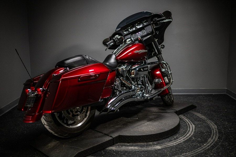 2017 Street Glide® (FLHX)
