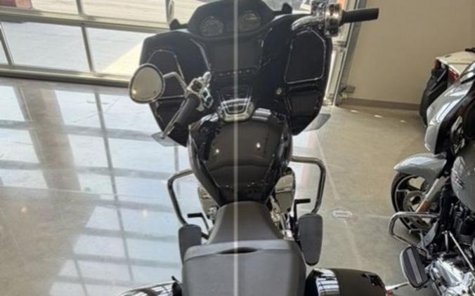 2022 Indian Motorcycle® Challenger® Limited Black Metallic