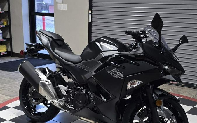 2026 Kawasaki Ninja® 500 ABS Metallic Flat Spark Black
