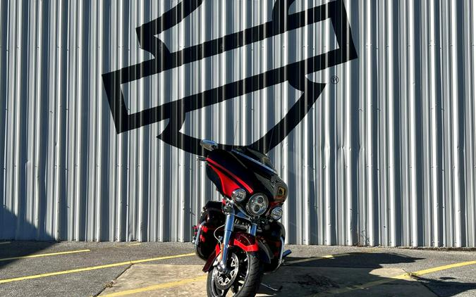 2017 Harley-Davidson® CVO™ Limited Black Garnet & Electric Red Pearl with Carbon Dust