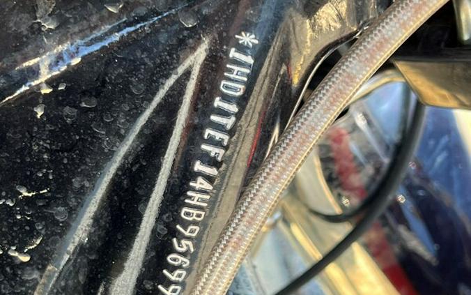 2017 Harley-Davidson® CVO™ Limited Black Garnet & Electric Red Pearl with Carbon Dust