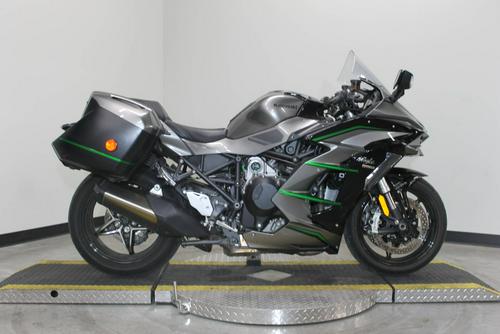 2019 Kawasaki Ninja H2 SX SE+ Review: Supercharged Travel