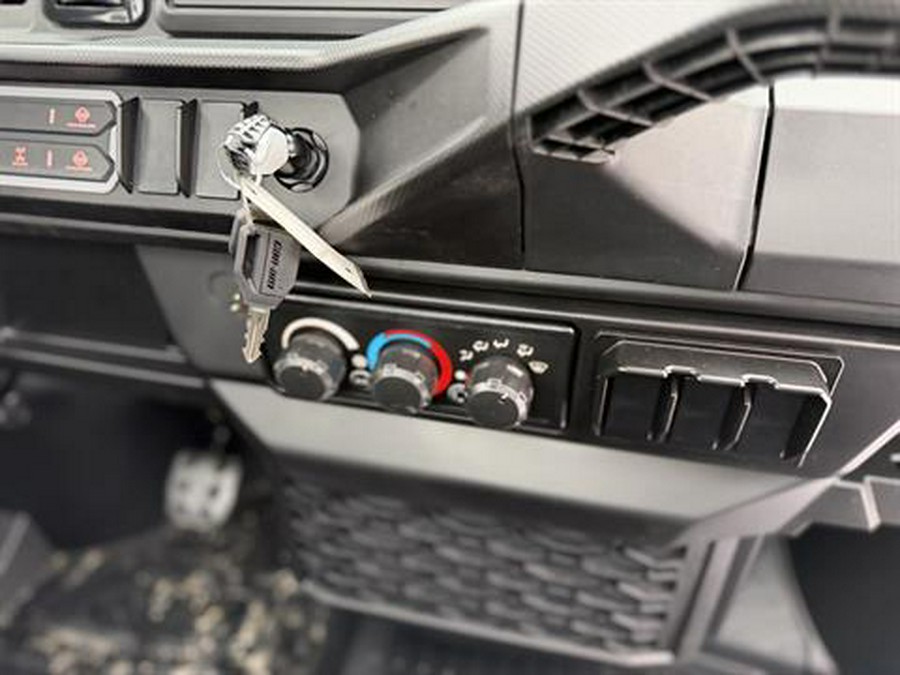 2026 Can-Am Defender XT CAB HD11