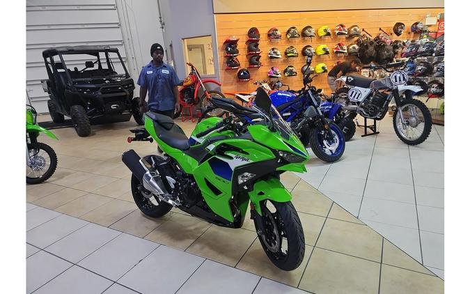 2026 Kawasaki Ninja® 500 Base