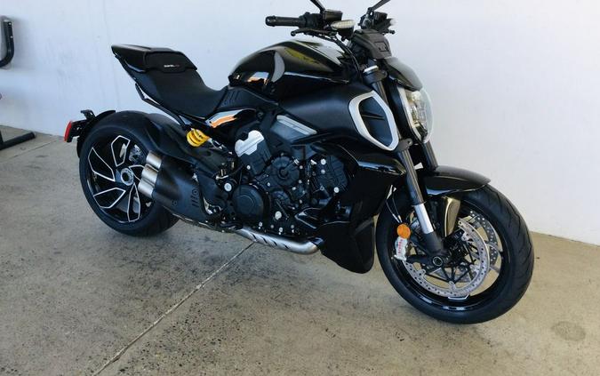 2024 Ducati Diavel V4 Black