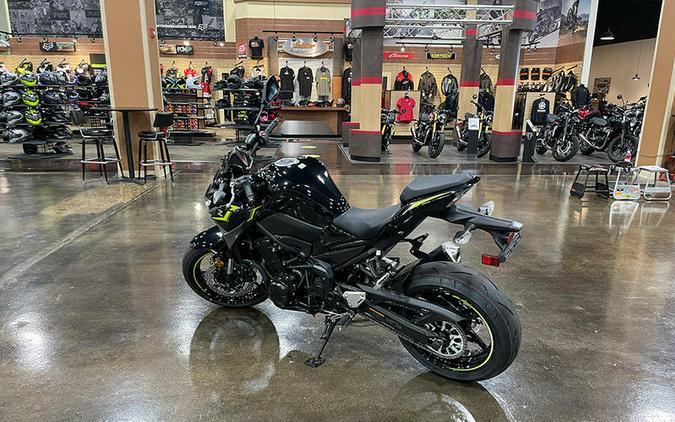 2024 Kawasaki Z900 ABS Metallic Spark Black/Metallic Matte Dark Gray