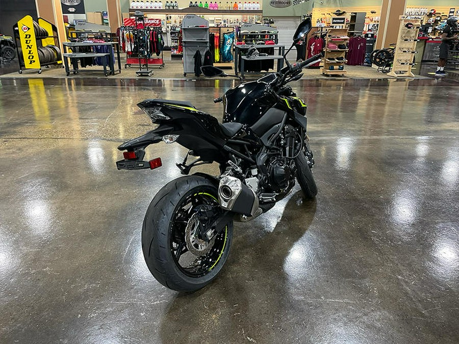 2024 Kawasaki Z900 ABS Metallic Spark Black/Metallic Matte Dark Gray