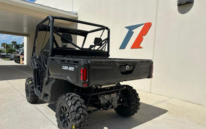 2024 Can-Am™ Defender DPS HD10