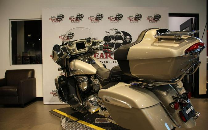 2025 Indian Motorcycle® ROADMASTER LTD AUDIO SILVER QUARTZ
