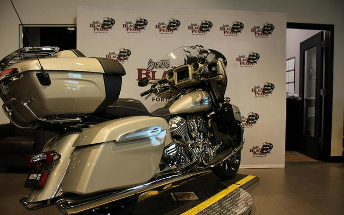 2025 Indian Motorcycle® ROADMASTER LTD AUDIO SILVER QUARTZ