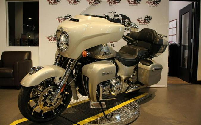 2025 Indian Motorcycle® ROADMASTER LTD AUDIO SILVER QUARTZ