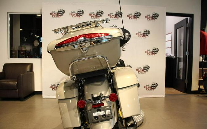 2025 Indian Motorcycle® ROADMASTER LTD AUDIO SILVER QUARTZ