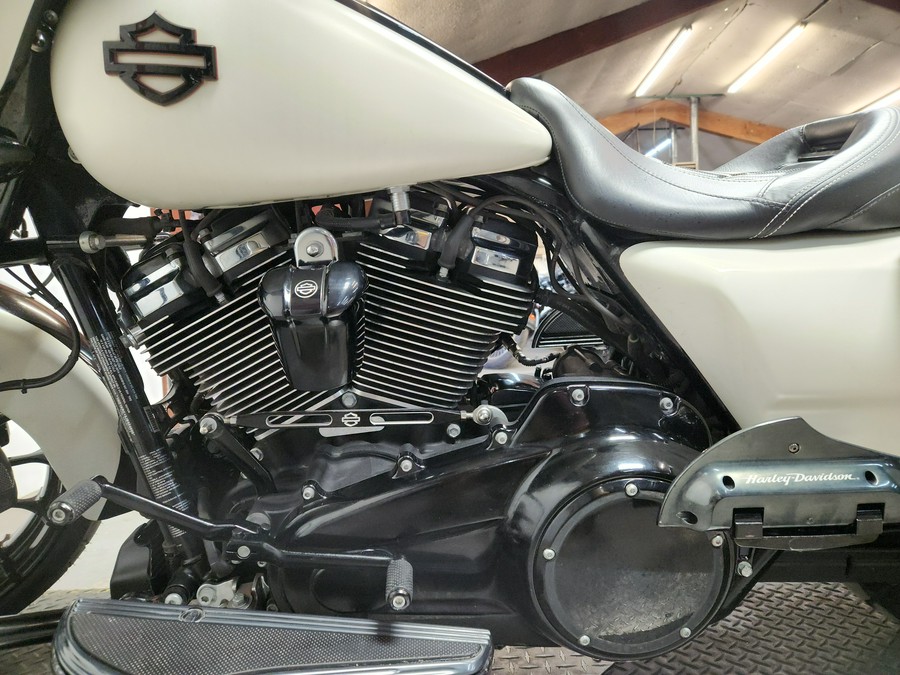 2018 Harley-Davidson® Street Glide Special - FP8513