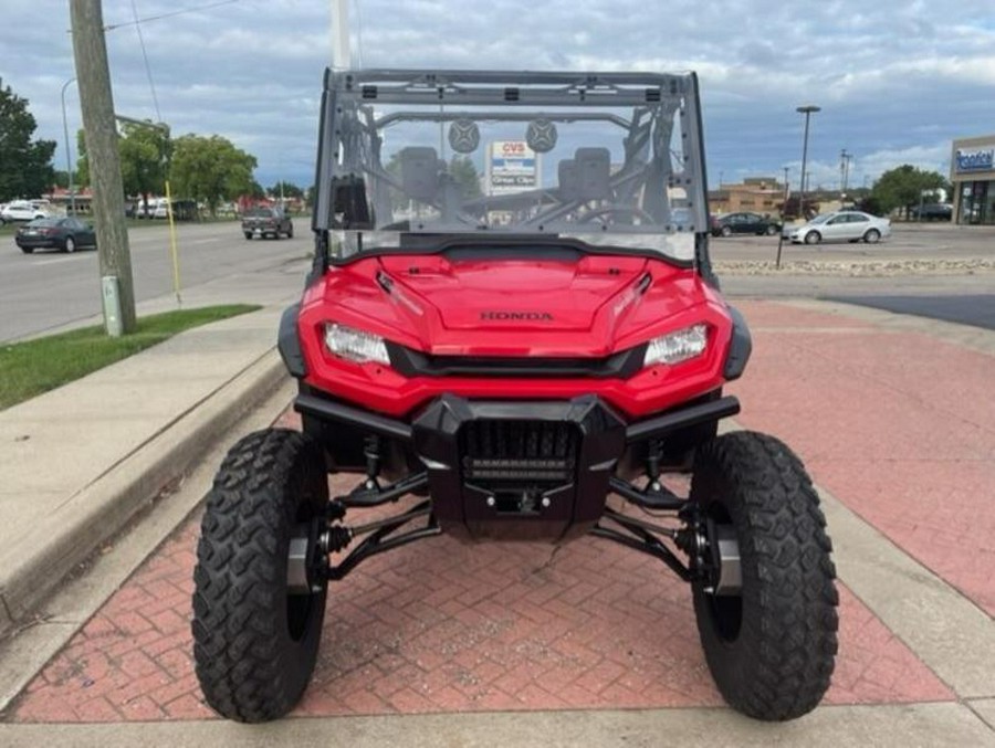 2023 Honda Pioneer 1000-6 Crew Deluxe