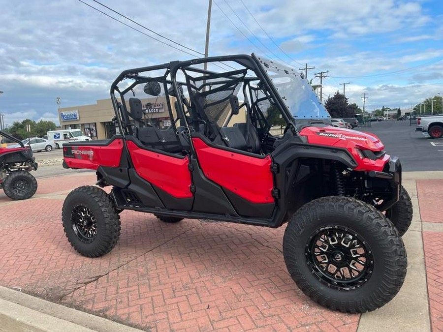 2023 Honda Pioneer 1000-6 Crew Deluxe