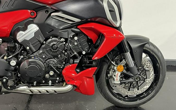 2025 Ducati Diavel V4 Ducati Red