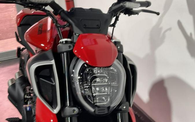 2025 Ducati Diavel V4 Ducati Red