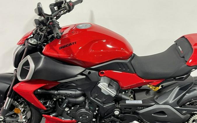 2025 Ducati Diavel V4 Ducati Red