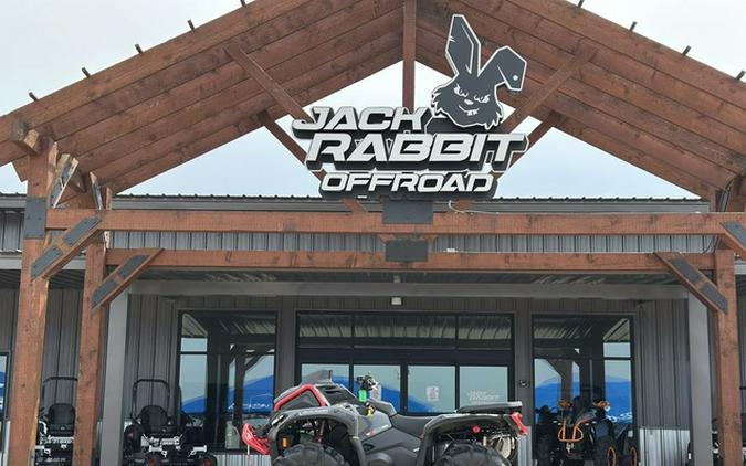 2025 Can-Am Outlander X mr 1000R Granite Grey & Legion Red 1000R