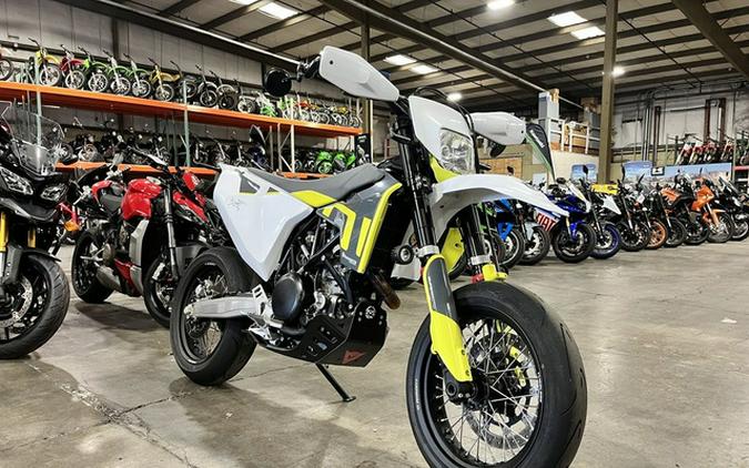 2021 Husqvarna Supermoto 701