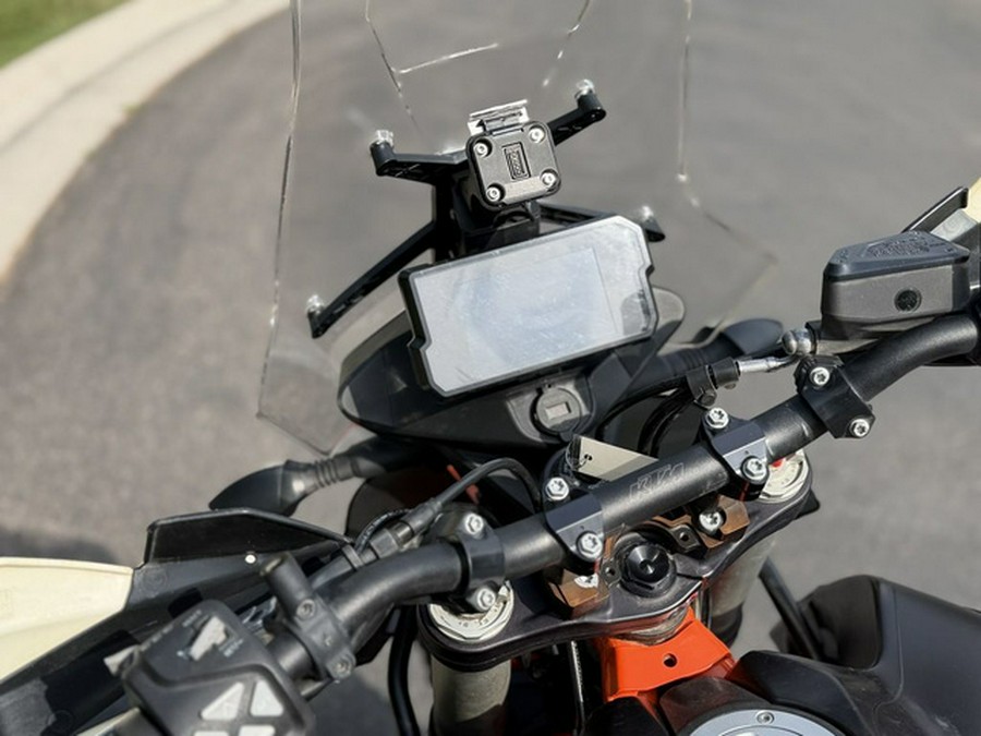 2021 KTM Adventure 890 R