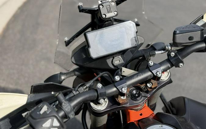 2021 KTM Adventure 890 R