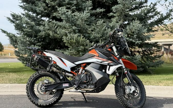 2021 KTM Adventure 890 R