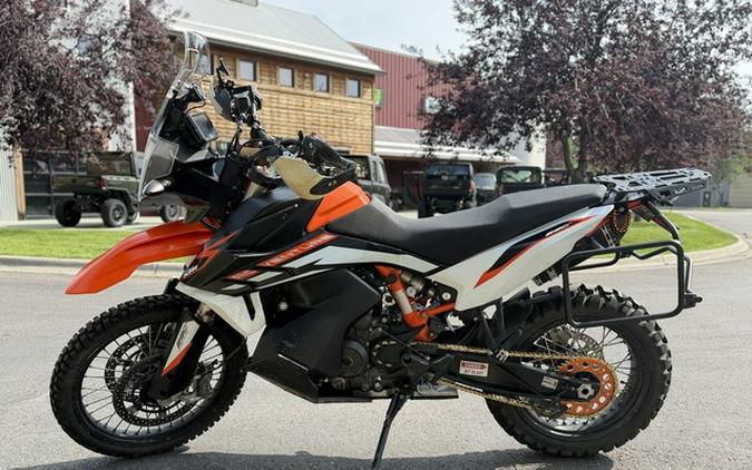 2021 KTM Adventure 890 R