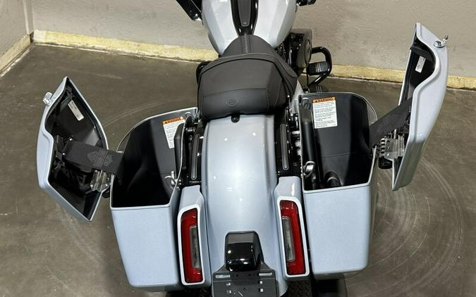 Harley-Davidson Road Glide® 2024 FLTRX 84439773 ATLAS SLV MTLIC
