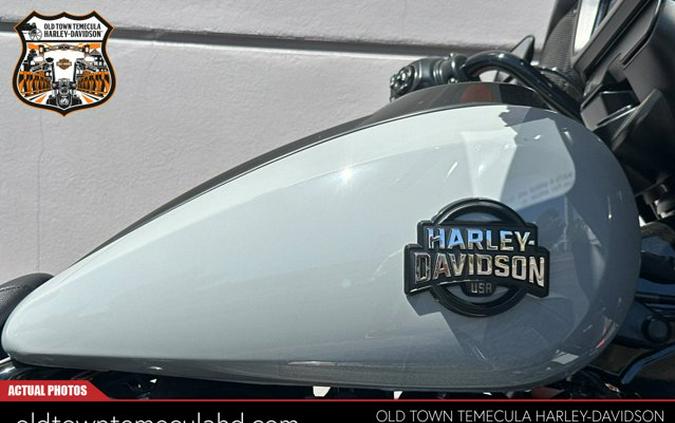 2025 Harley-Davidson FLHXU