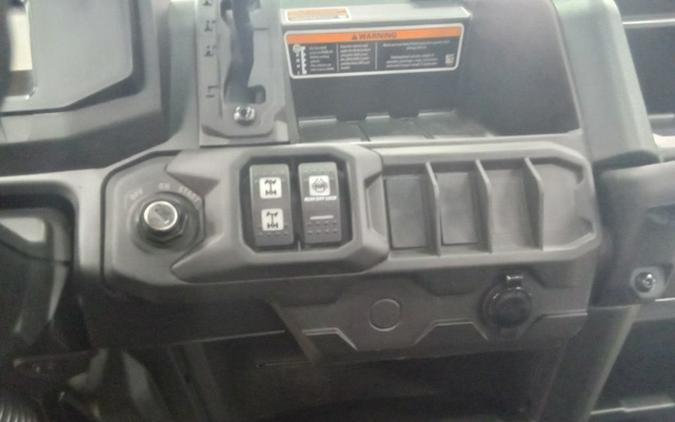 2025 Can-Am Defender DPS HD10