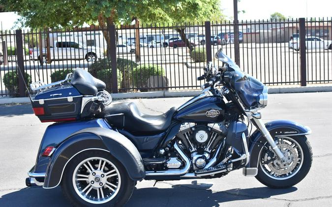 2013 Harley-Davidson Tri Glide Ultra Classic Big Blue Pearl/Vivid Black FLHTCUTG