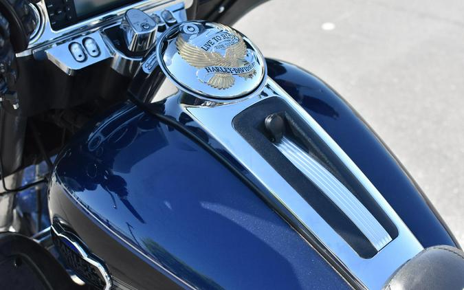 2013 Harley-Davidson Tri Glide Ultra Classic Big Blue Pearl/Vivid Black FLHTCUTG