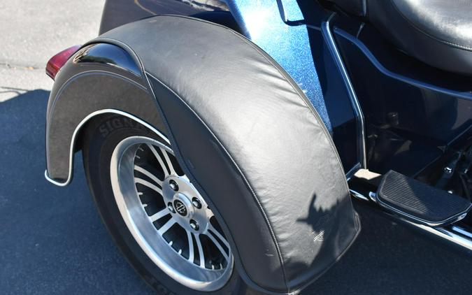 2013 Harley-Davidson Tri Glide Ultra Classic Big Blue Pearl/Vivid Black FLHTCUTG