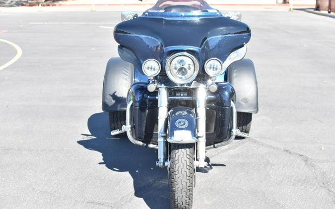 2013 Harley-Davidson Tri Glide Ultra Classic Big Blue Pearl/Vivid Black FLHTCUTG