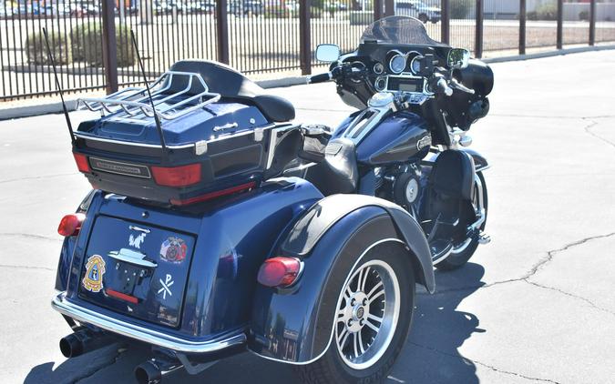 2013 Harley-Davidson Tri Glide Ultra Classic Big Blue Pearl/Vivid Black FLHTCUTG