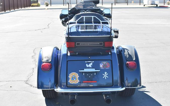 2013 Harley-Davidson Tri Glide Ultra Classic Big Blue Pearl/Vivid Black FLHTCUTG