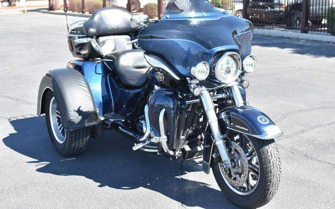 2013 Harley-Davidson Tri Glide Ultra Classic Big Blue Pearl/Vivid Black FLHTCUTG
