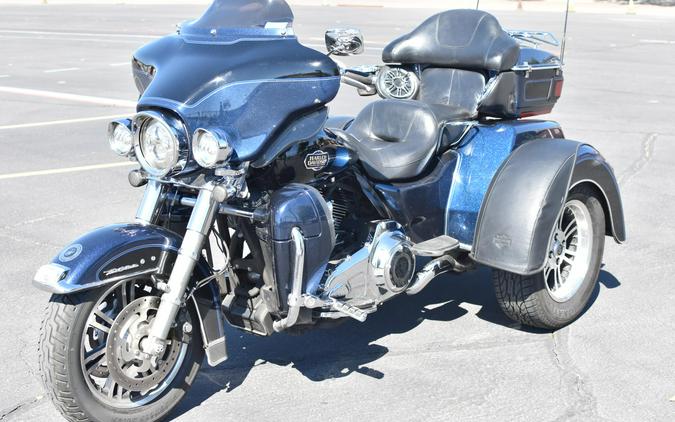 2013 Harley-Davidson Tri Glide Ultra Classic Big Blue Pearl/Vivid Black FLHTCUTG