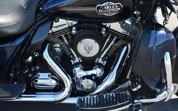 2013 Harley-Davidson Tri Glide Ultra Classic Big Blue Pearl/Vivid Black FLHTCUTG