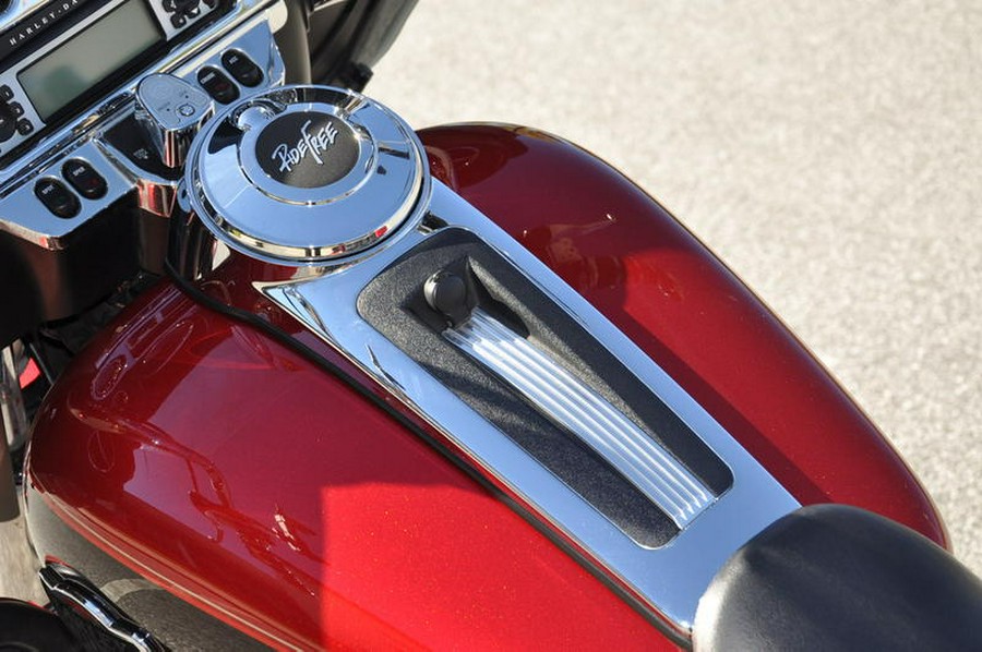 2012 Harley-Davidson® FLHTCU103