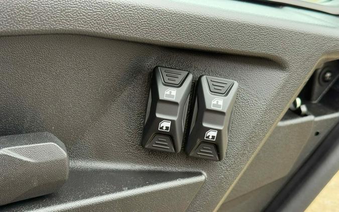 2026 Can-Am Defender XT CAB HD11