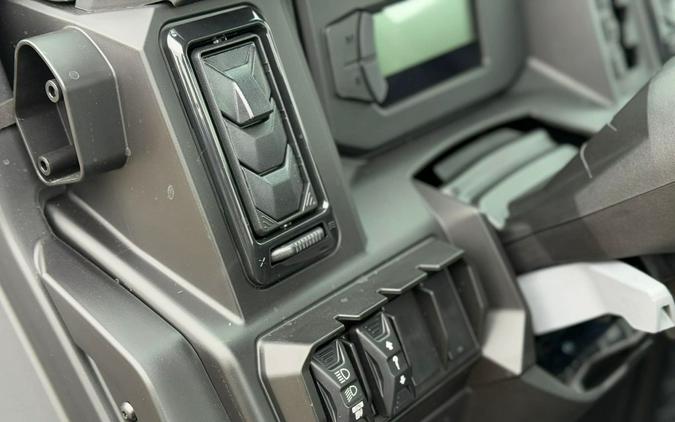 2026 Can-Am Defender XT CAB HD11